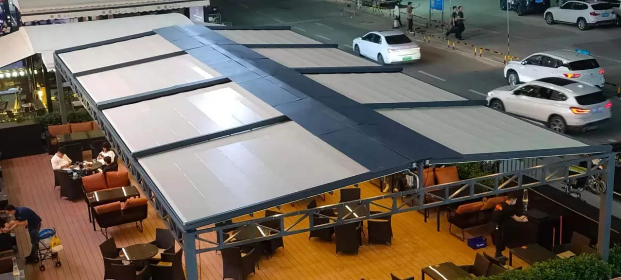 T-series retractable folding roofs · Installation photograph