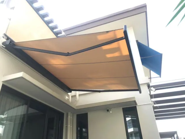 QHA full-cassette awning
