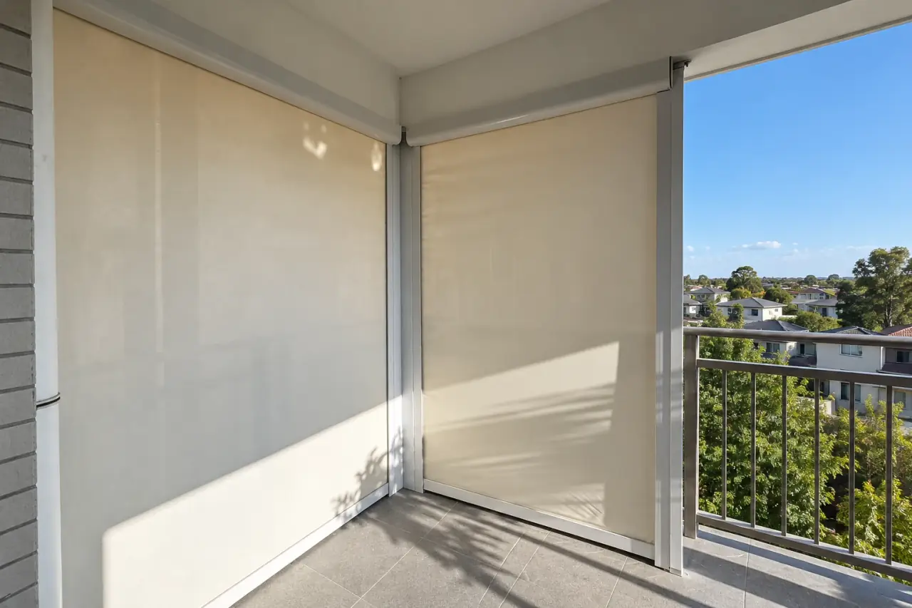 Wind-resistant zip screens
